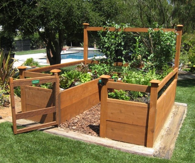 key hole raised bed garden